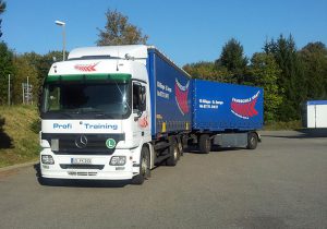 Mercedes Benz Actros 2544 mit Anhänger, Führerscheinklasse CE